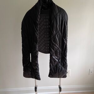 Athleta URX Puffer Scarf with Hidden Zip Pocket - Black Chevron Quilted